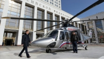 Медведев улетел из Белого дома на вертолете, но обещал вернуться 