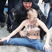 Активистки FEMEN устроили в Киеве «топлес-джихад»