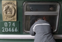 Онищенко хочет запретить поезда из Таджикистана
