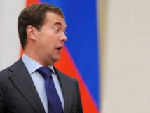 Премьер Медведев назвал безобразными цены в магазинах, а закон о торговле — пустым 