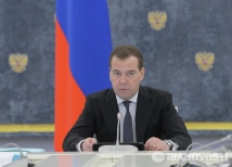 Медведев пообещал ликвидировать очереди в детсады… к 2016 году 
