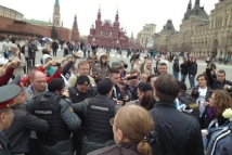 В ходе оппозиционных народных гуляний на Красной площади полицией задержаны 24 человека 