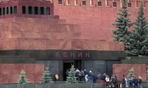 ФОМ: россияне считают положительной роль Ленина в истории РФ, но выступают за захоронение тела 