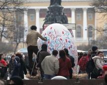 Улицы Москвы на Пасху украсят двухметровые яйца 