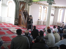 Масштабную проверку нескольких тысяч человек устроили ОМОН и УФМС в московской мечети  