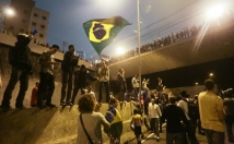 Протесты охватили 60 городов Бразилии. Президент «слышит голос улицы», но будет пресекать насилие 