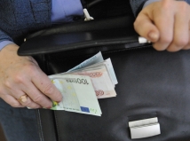 На повышение зарплат чиновников зарезервировано 135 млрд бюджетных рублей 