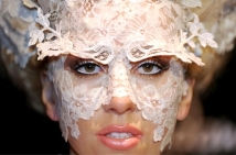 Леди Гага пригрозила российским властям  ЛГБТ-революцией 