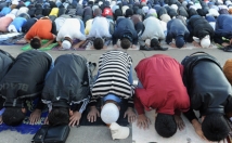 Мусульмане празднуют окончание священного Рамадана