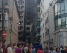Крупный пожар в 10-этажном жилом доме в Нижнем Новгороде локализован 