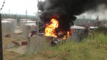 Резервуар с горящей нефтью под Ангарском разрушился во время тушения
