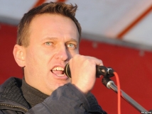 Сторонники Навального собрались на предвыборный митинг-концерт под проливным дождем в Москве 