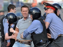 Навальный требует второго тура 