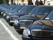 В правительстве не одобрили проект Навального о стоимости автомобилей для чиновников 
