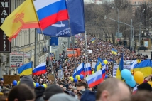 В Москве прошло многотысячное шествие за мир с Украиной 