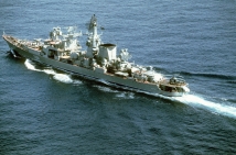 Большой военный корабль загорелся в Севастополе 