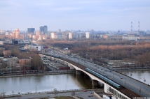  Три человека погибли при лобовом столкновении на Нагатинском мосту Москвы 