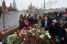 Место убийства Немцова организованно посетили послы 28 стран ЕС в Москве 