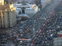 Сузить улицы в Москве ради платных парковок планируют столичные власти 