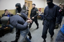 Постановления об аресте двух обвиняемых в убийстве Немцова отменены, но они остались под арестом 