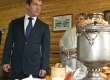 Медведев вновь «не исключает», что займет должность «я передам Владимиру»
