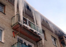 Сосульки убивают людей в разных регионах России 