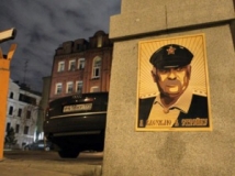 Сатирическими портретами Никиты Михалкова обклеили центр Москвы 