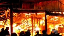 На юге Москвы горит строительный рынок «Каширский двор» 