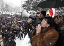 Сторонники Джиоевой получили в ЦИКе протокол, где она признана президентом 