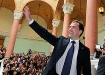 Сегодня Медведев приедет на журфак МГУ 