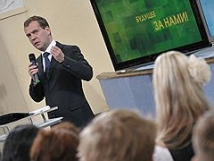 Дмитрий Медведев объяснил студентам журфака МГУ, что такое свободная пресса 