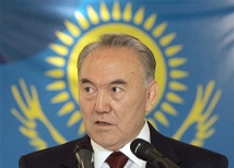 Назарбаев требует, чтобы казахстанцы покупали автомобили, собранные в республике, а не иномарки 