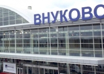 Металлическая конструкция в аэропорту Внуково упала на женщину 