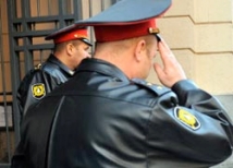 В Москве избит и ограблен полицейский  