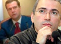 Медведев поручил генпрокурору проверить законность приговора Ходорковскому и Лебедеву 