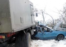 Груженый самосвал врезался в семь машин во Владивостоке 