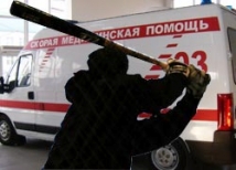 В ходе дорожного конфликта в Москве бейсбольной битой избит фельдшер «скорой» 