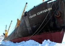Сухогруз «Тихон Семушкин» тонувший у берегов Камчатки, отбуксирован к пирсу 