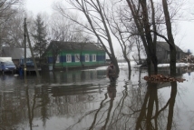 Количество подтопленных из-за паводка домов в поселке Кадом увеличилось до полутора тысяч 