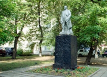 Московские вандалы изрисовали памятник Ленину 