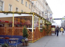 Столичные власти упростили процедуру открытия летних кафе 