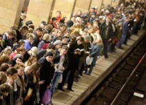 Падение человека под поезд метро в Москве: подробности 