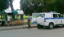 Торговая палатка, на которую полицейские Петербурга разгружали арбузы, исчезла