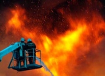 Ночью в Томске полностью сгорела крыша четырехэтажного жилого дома 