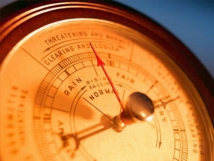 Резкие скачки атмосферного давления принес приближающийся к столице циклон 