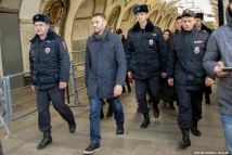 За раздачу листовок Навального арестовали на 15 суток 