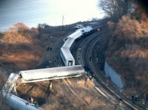130 человек пострадали, пятеро погибли при крушении пассажирского поезда в Пенсильвании