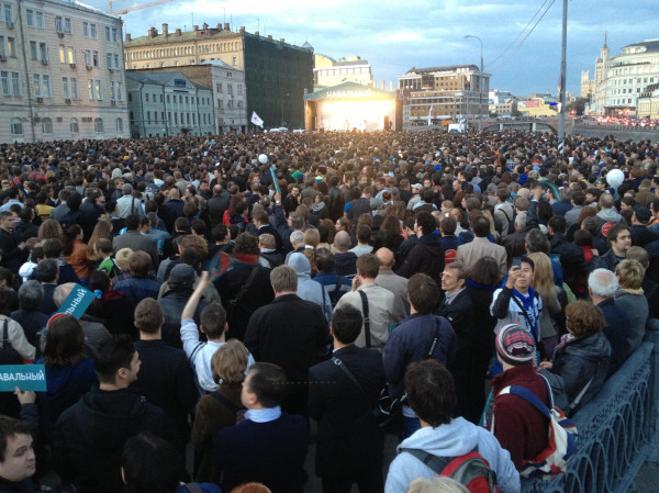 Организаторами митингов могут быть граждане достигшие возраста. Навальный Болотная 2013. Навальный Болотная площадь. DW Навальный митинг на Болотной. Болотная сейчас.