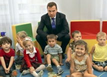 Медведев не вышел ростом самооценки