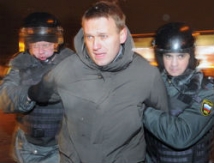 Навальный пока останется на свободе
